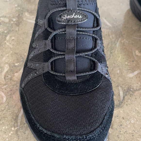 SKECHERS BLACK RELAXED FIT SNEAKERS - Picture 2 of 6